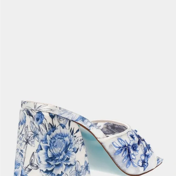 Betsey Johnson Blue Floral Women's Shoes New in original packaging - Picture 4 of 16